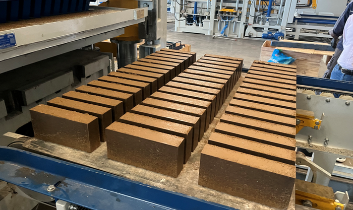 ZN1500 Լիովին ավտոմատ աղյուս պատրաստող մեքենան հնարավորություն է տալիս Արևելյան Չինաստանի հաճախորդին տիղմի ռեսուրսների օգտագործման մեջ